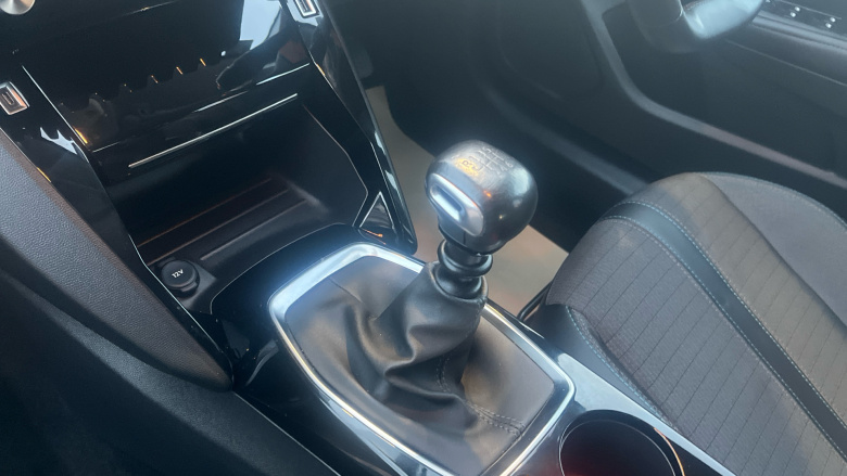 Peugeot 208 1.2 PureTech 100 Allure Premium 5dr Petrol Hatchback